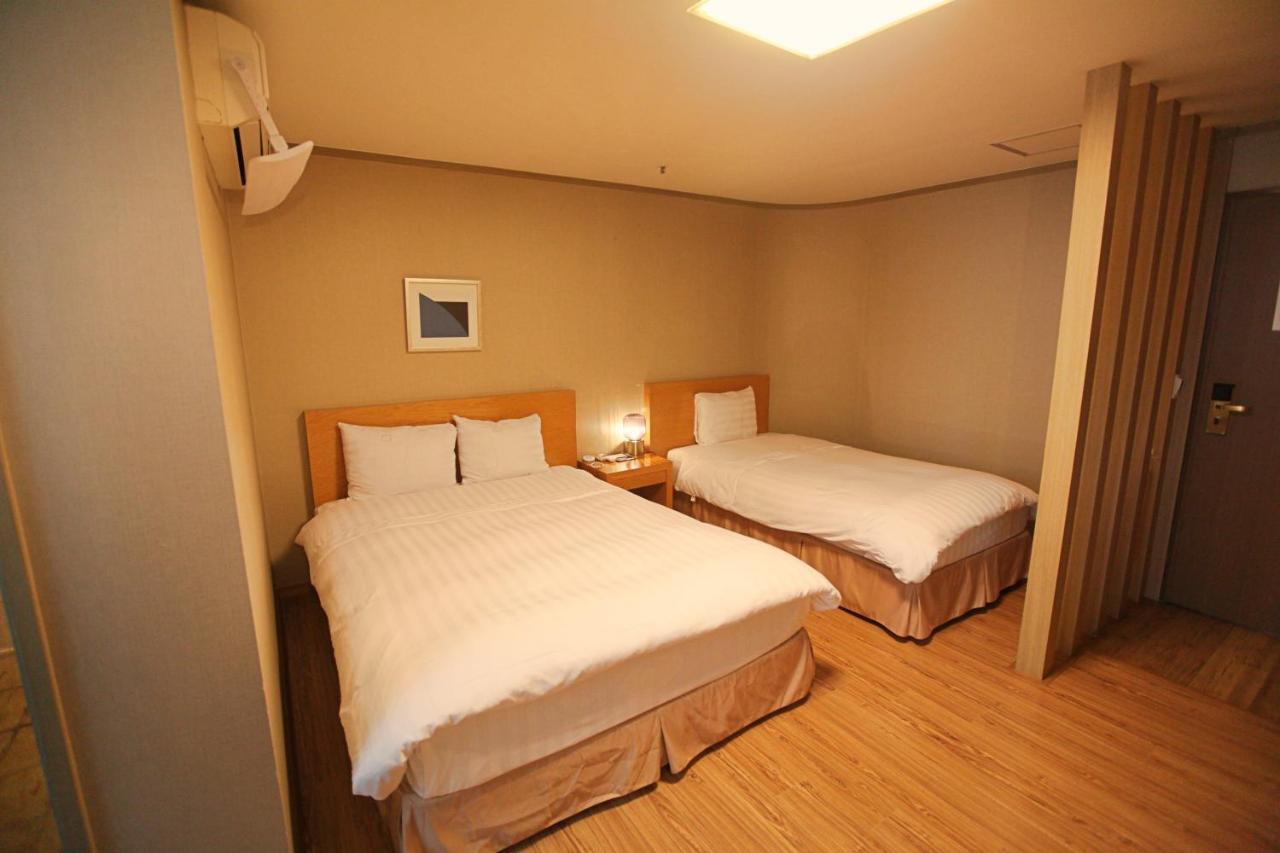 Changwon At Business Hotel Exterior photo